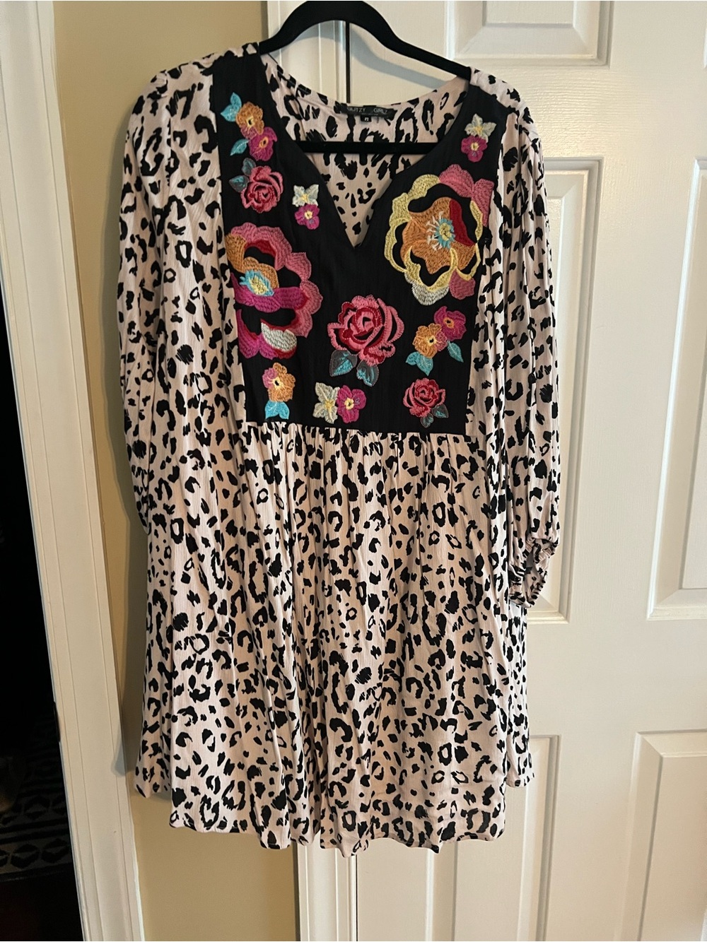 Embroidered Floral & Leopard Print V-Neck Women's Dress - Pink/Black